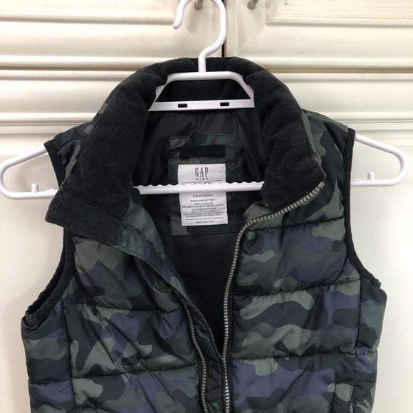 GAP kids camoflage puffer vest - Picture 3 of 12
